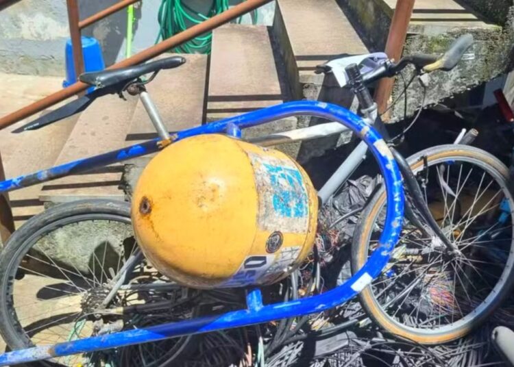 Bicicleta e lixeira pública Porto Alegre