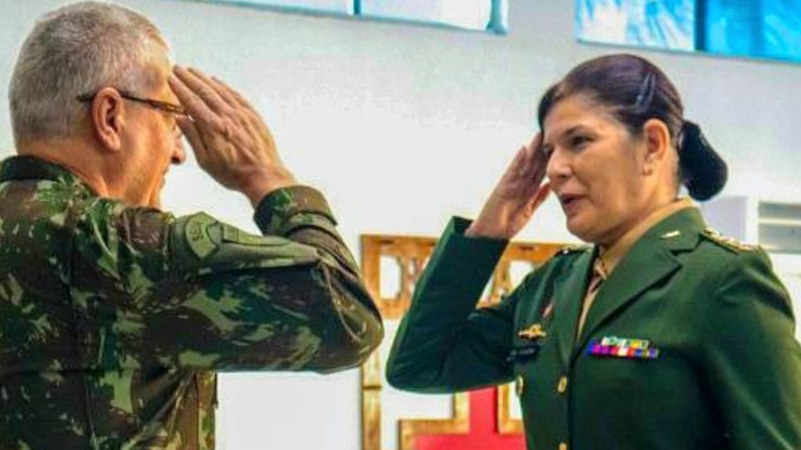Primeira mulher indicada general exercito