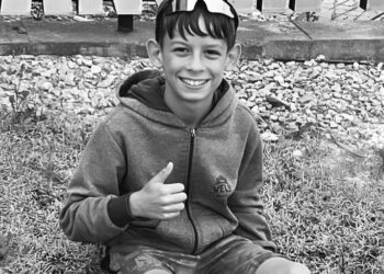 menino em Estância Velha