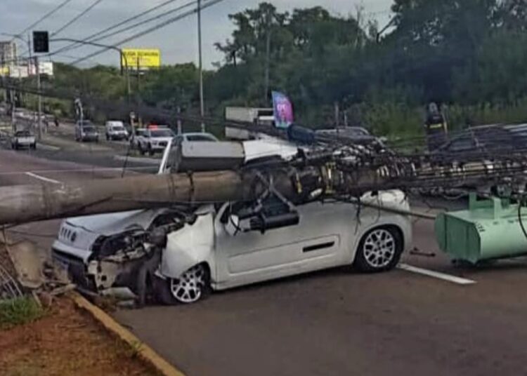 carro acidentado em Cachoeirinha