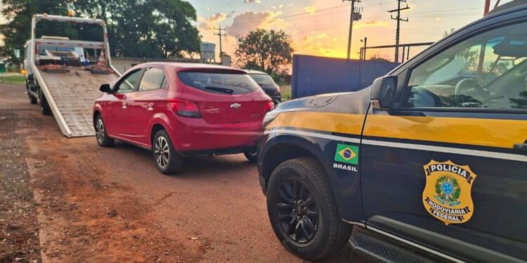 Carro recuperado pela PRF.