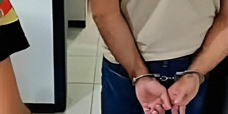 Médico sendo preso em Taquara.