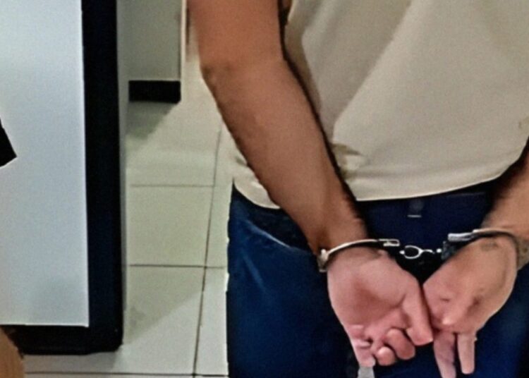 Médico sendo preso em Taquara.
