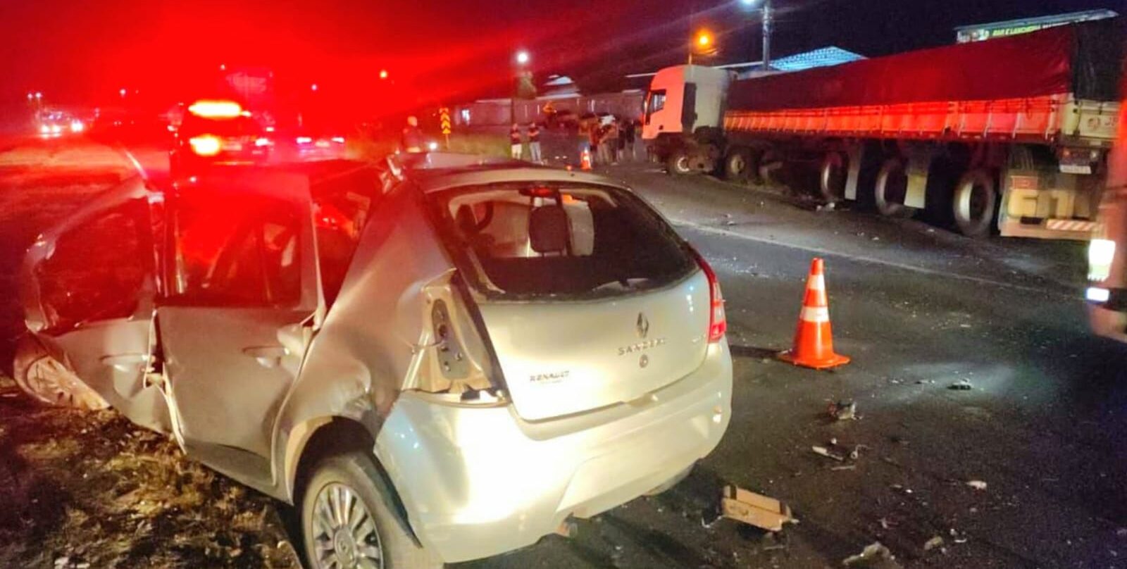 Veículo acidente em Montenegro.