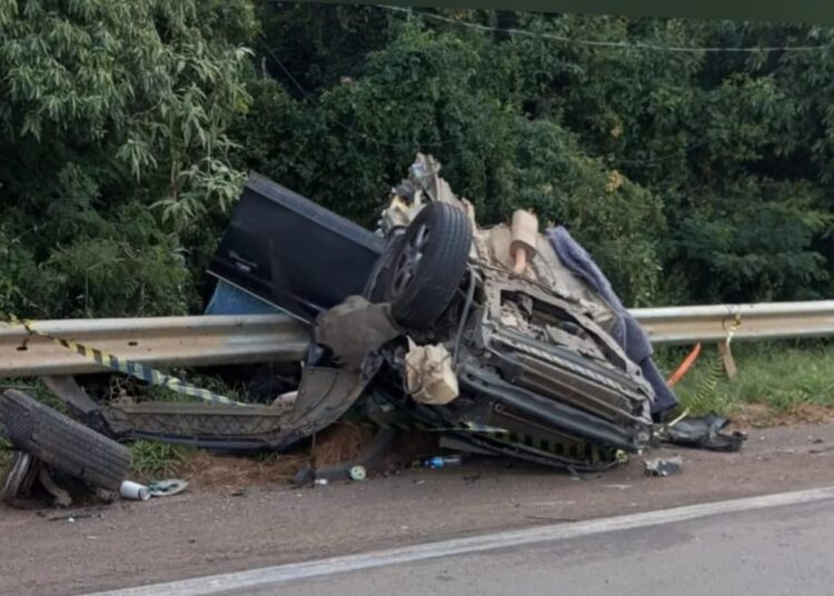 Carro acidentado em Tio Hugo.