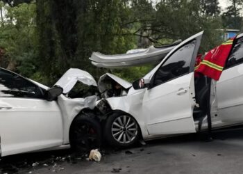 acidente entre carros em Bento Gonçalves