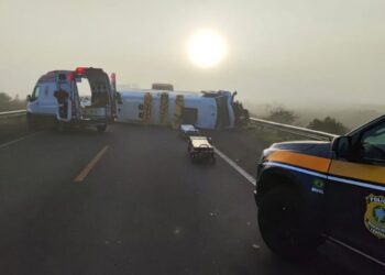 Acidente entre van e carro em Ciríaco.