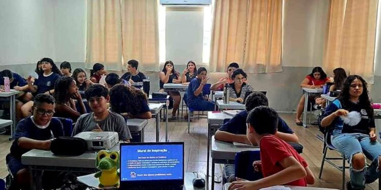 alunos em escola em Cachoeirinha