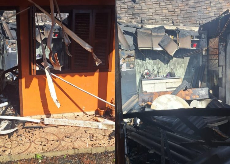 Incêndio na casa de Bombeiro.