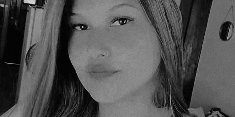 Jovem Nicole morta pelo namorado.