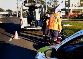 Acidente entre carro e moto em Gravataí.