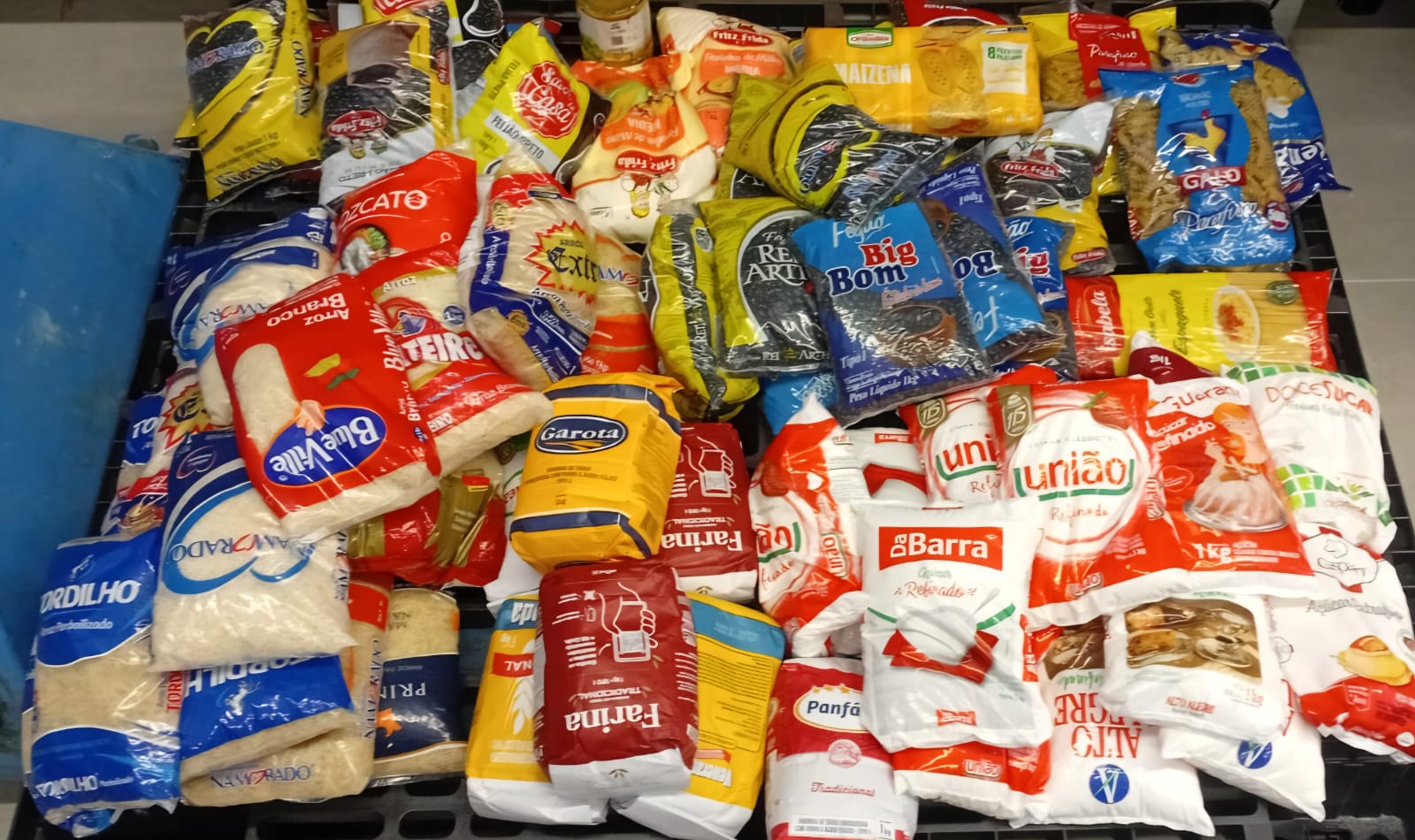 Arrecadação de alimentos.