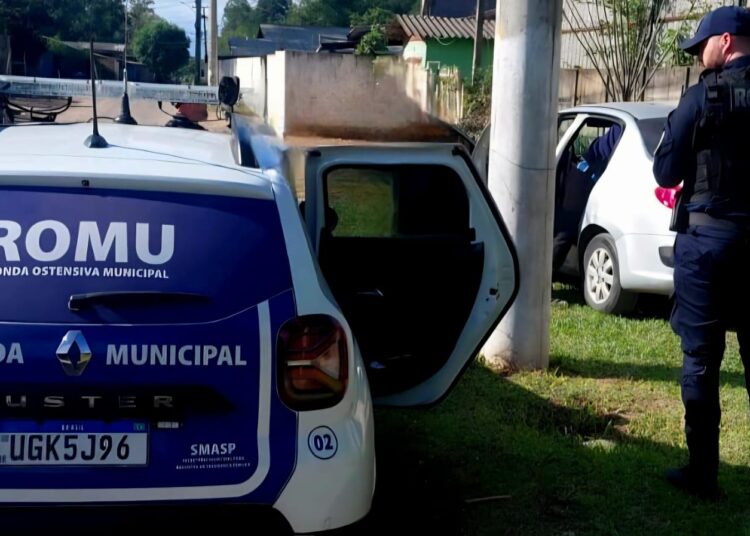 Carro roubado recuperado pela Guarda Municipal de Gravataí.