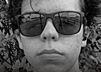 adolescente canoas