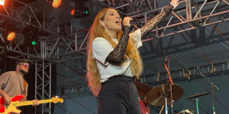 Show Gabriela Rocha.