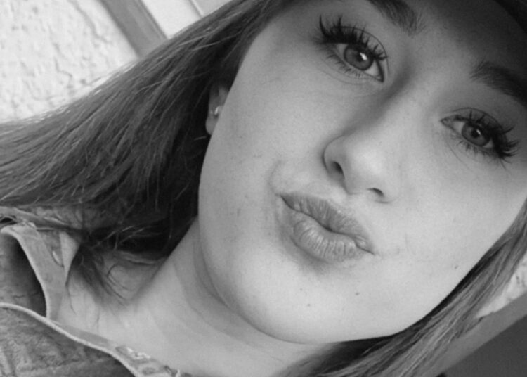 Larissa Escouto de Gravataí.