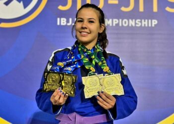 Maria Clara, campeã jiu-jitsu nos Estados Unidos.