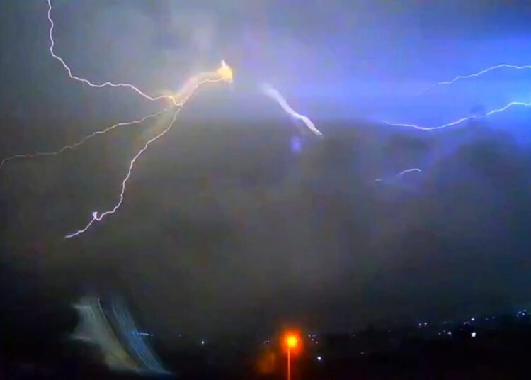 Desvarga elétrica em Santa Maria.