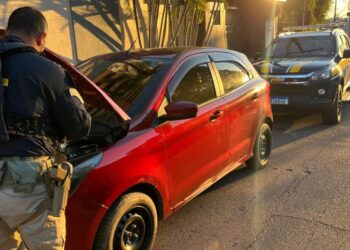 Homem preso com carro roubado em Esteio.