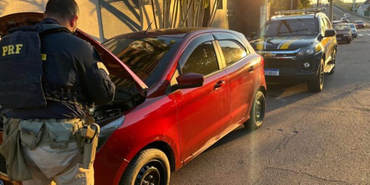 Homem preso com carro roubado em Esteio.