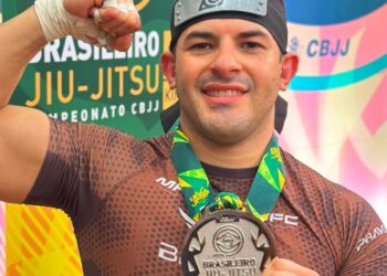 Eliezer lutar de jiu-jitsu