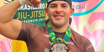 Eliezer lutar de jiu-jitsu
