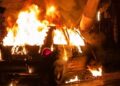 Carro colide em poste em Gravataí
