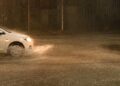 carro na chuva em Gravataí