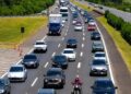 Carros na freeway