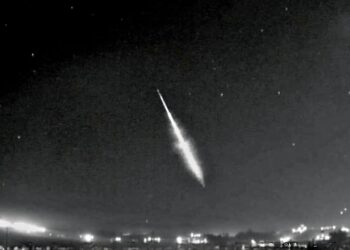 Meteoro cruzando o céu de Santa Maria