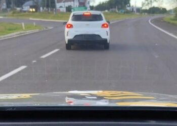 Carro fugindo da PRF