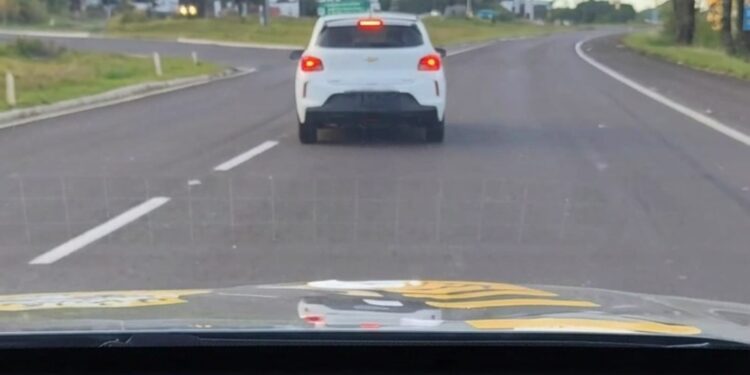 Carro fugindo da PRF
