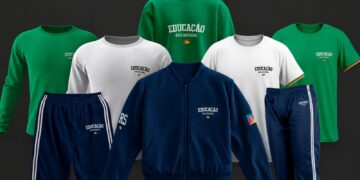 Alunos com uniforme escolar